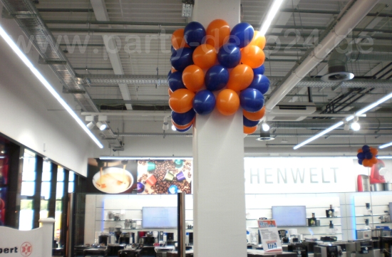 Pfeiler mit Luftballons dekorieren