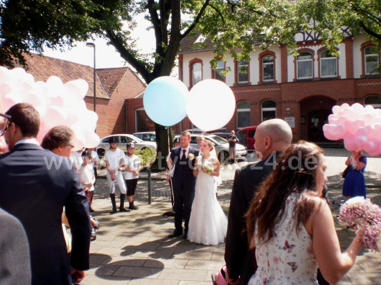 Hochzeitsdeko mit Riesenballons