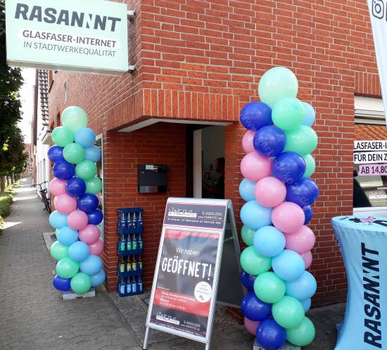 Auffällige Werbeaktion mit Luftballons in Wunstorf - Steinhude Auffällige Werbeaktion mit Luftballons in Wunstorf - Steinhude
