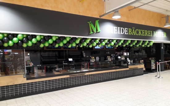 Neueröffnung Deko: Bäcker im Einkaufszentrum