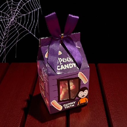 Spukhaus gefüllt mit kleinen Vampirgebissen